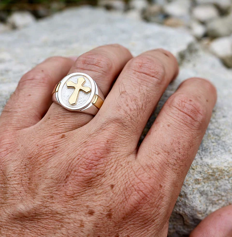 Anillo Sello cruz en oro T19