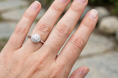 Anillo Flor Moissanita Circones Talla 16