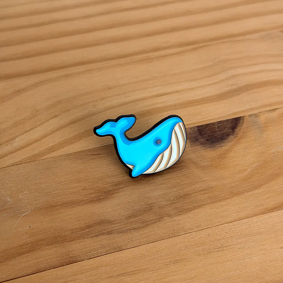 Pin metálico ballena caricatura 1