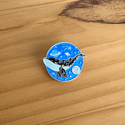 Pin metálico ballena astral