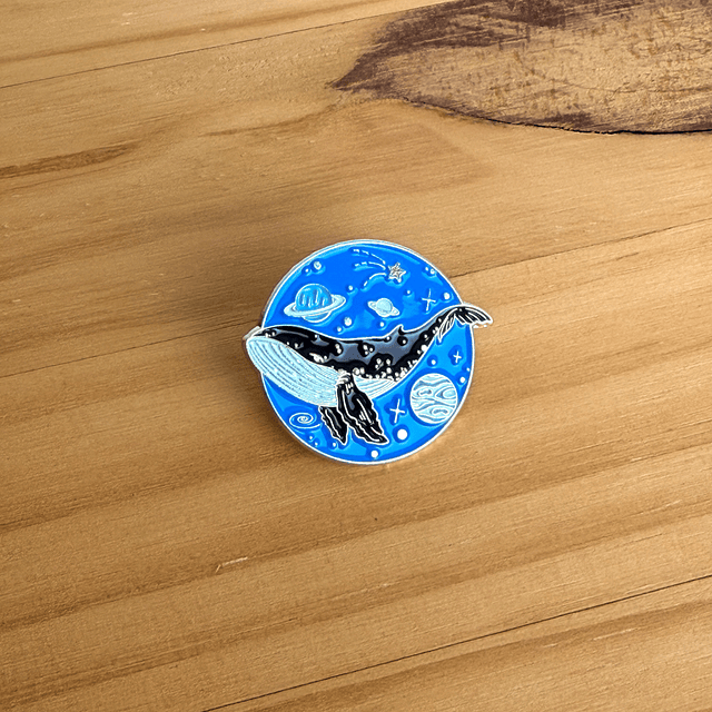 Pin metálico ballena astral