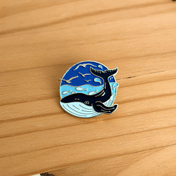 Pin metálico ballena gaviotas 