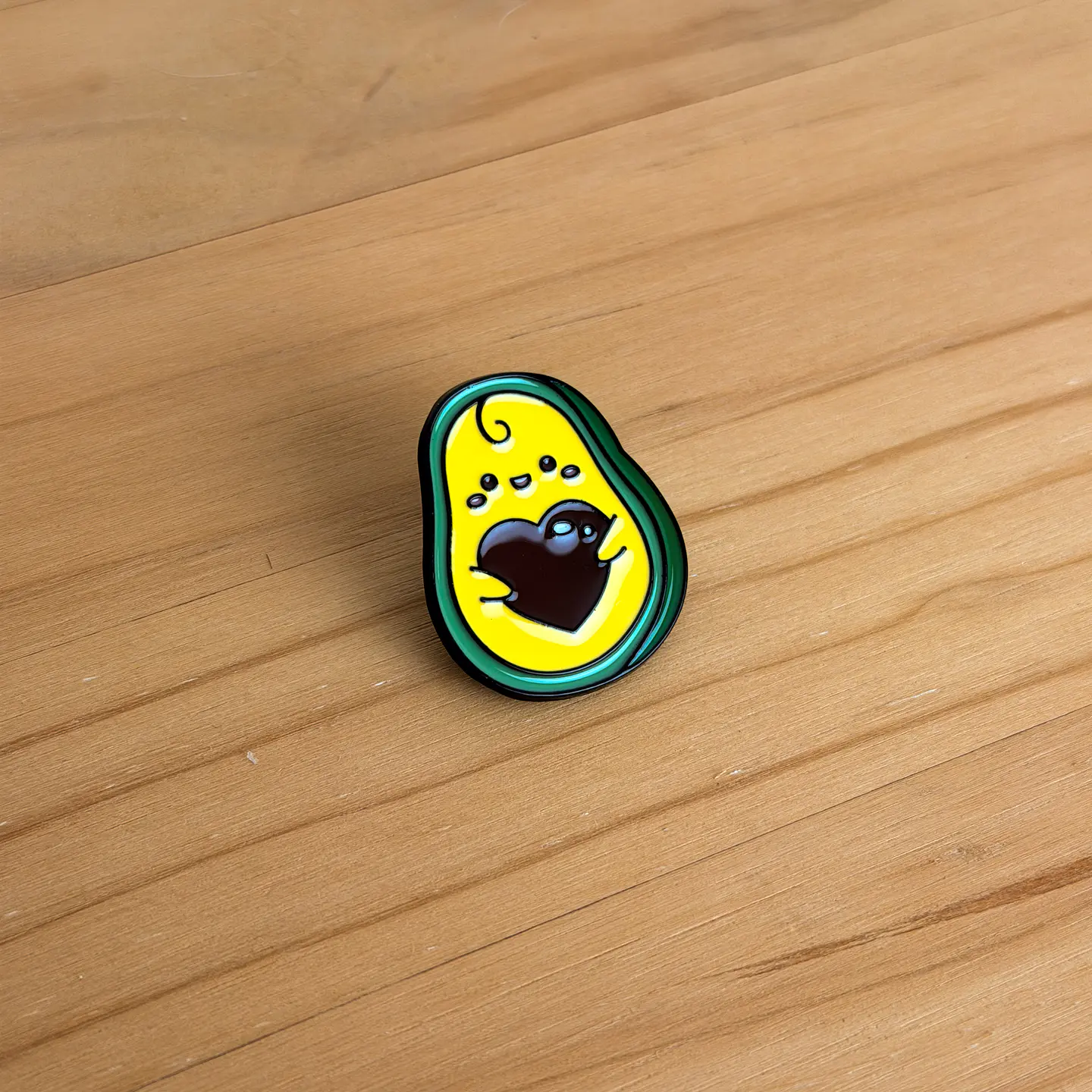 Pin Metálico Aguacate Corazón  1