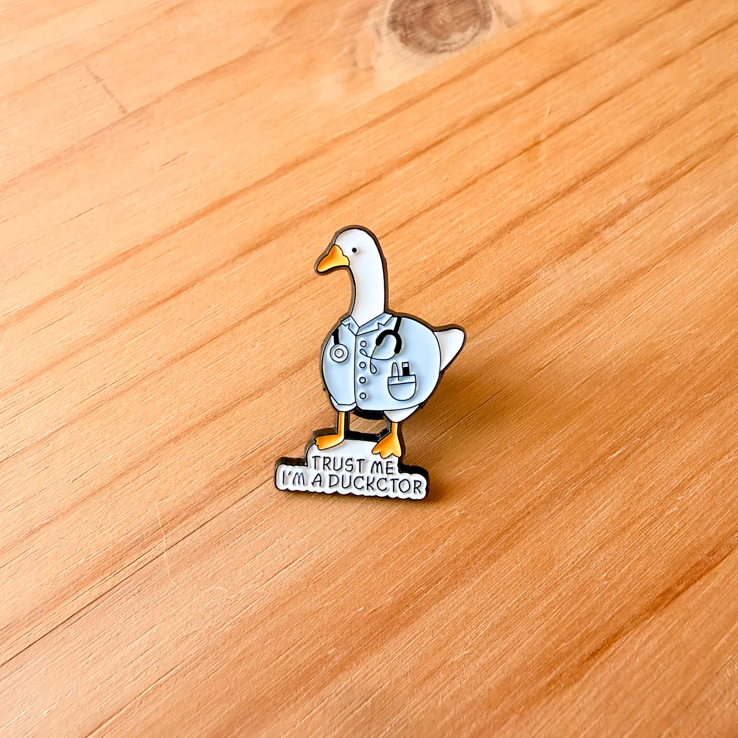 Pin metálico Duckctor Pato doctor 1