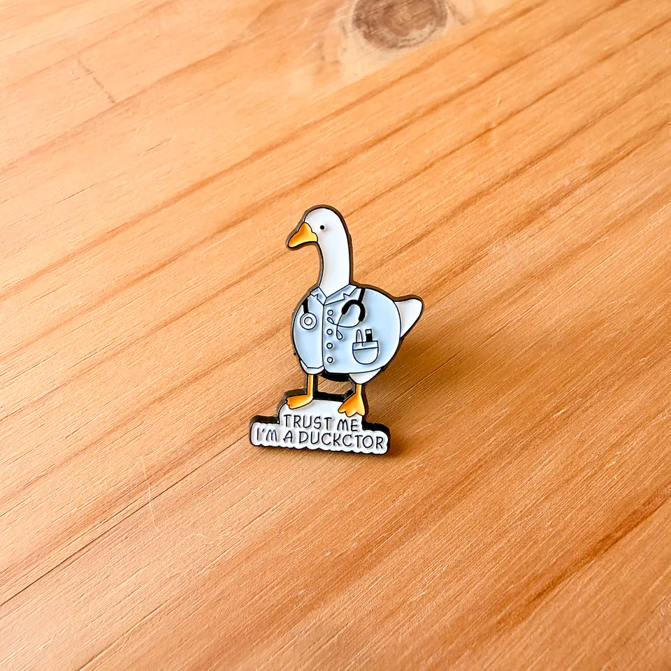 Pin metálico Duckctor Pato doctor 1