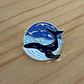 Pin metálico ballena gaviotas  - Miniatura 2
