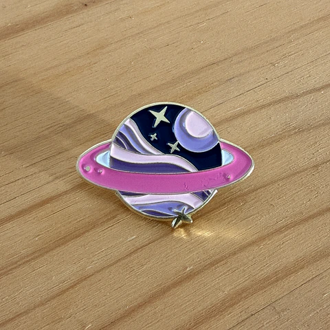 Pin Metálico Universe