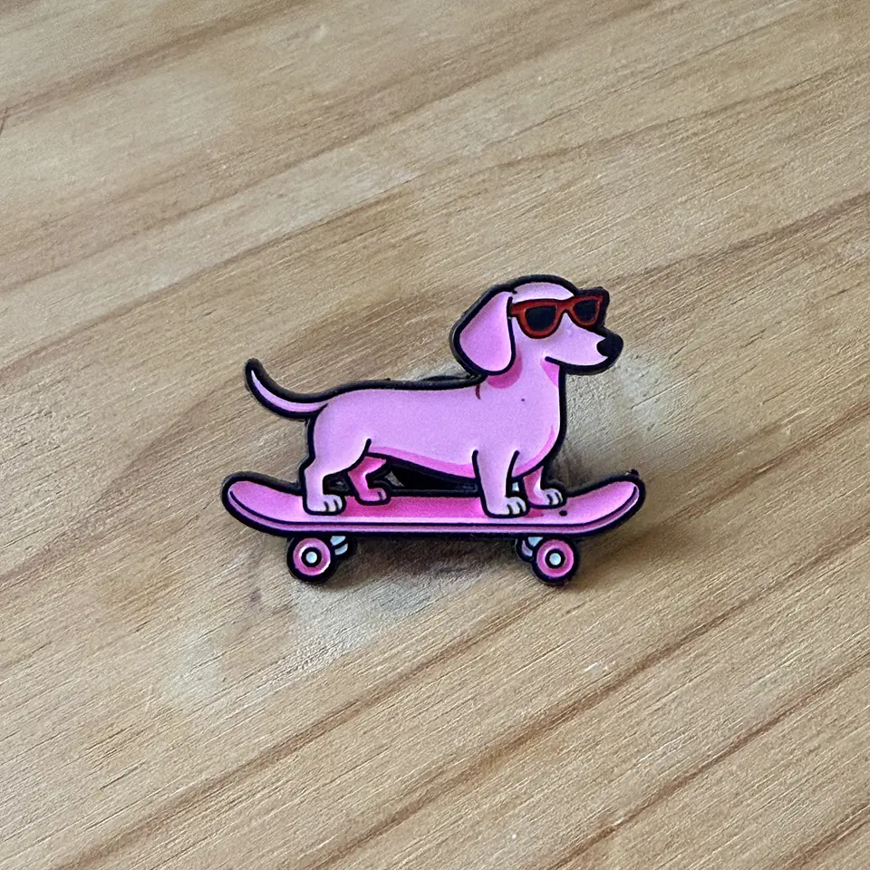 Pin Metálico Pink Dog 1