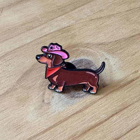 Pin Metálico Perro Salchicha con Sombrero