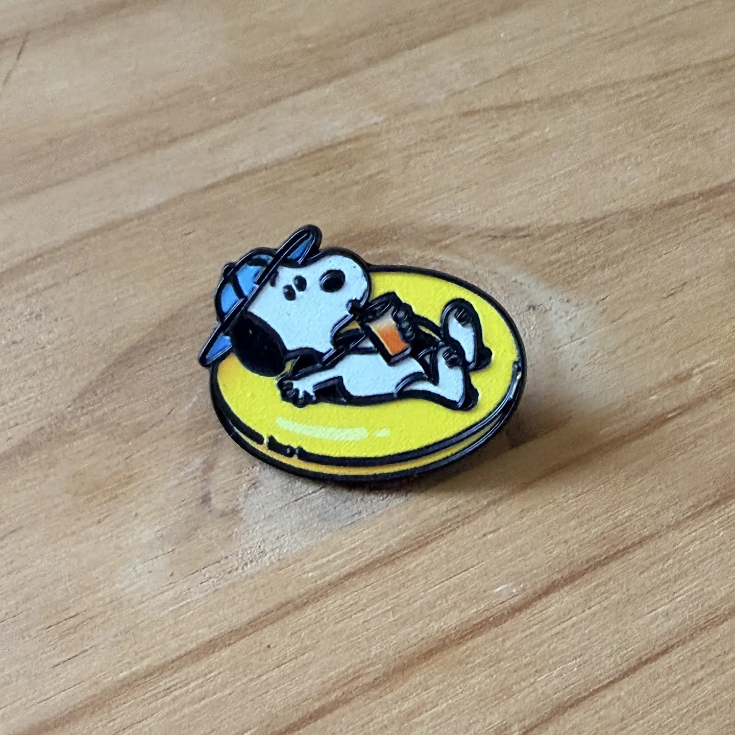 Pin Metálico Snoopy de vacaciones 1