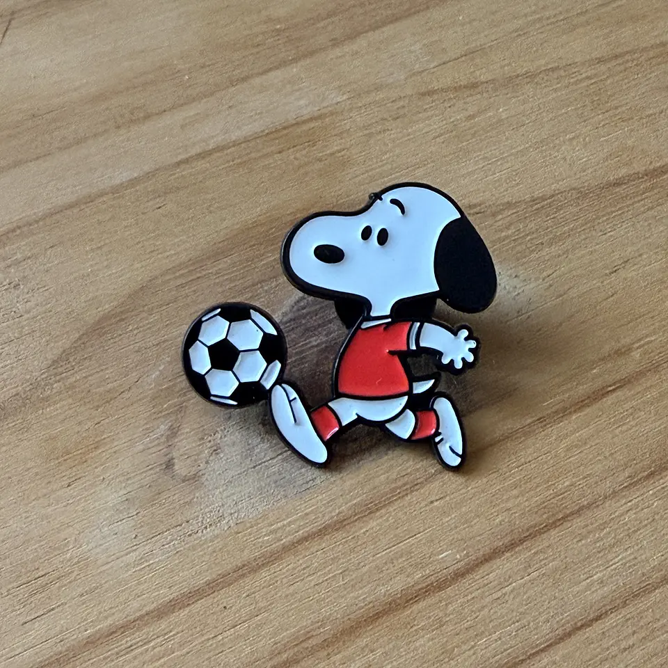 Pin Metálico Snoopy Football 1