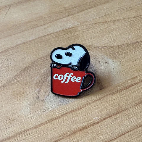 Pin Metálico Snoopy Coffee