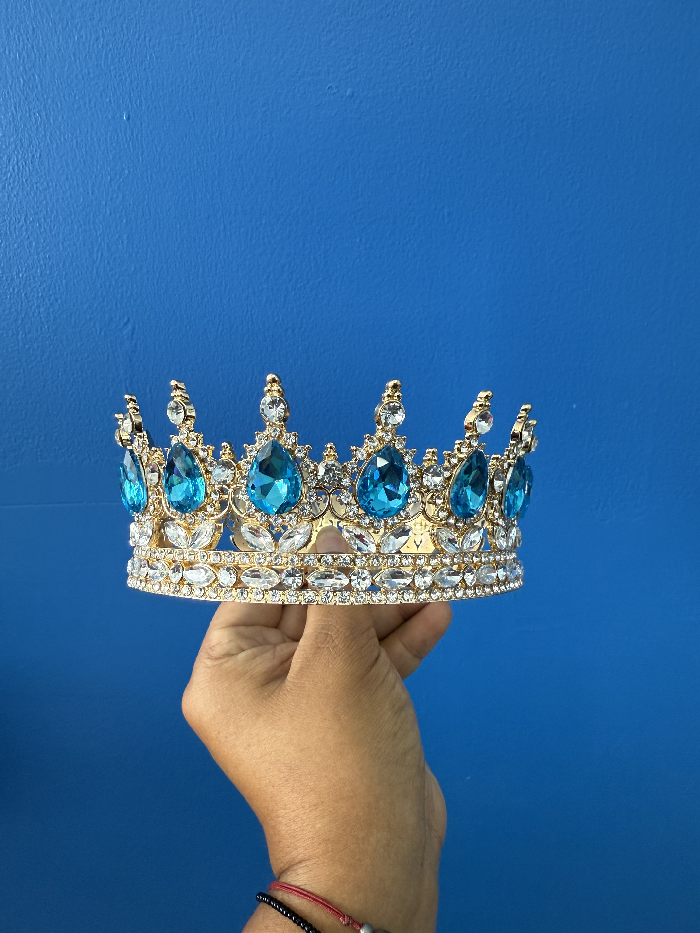 Corona en bisutería para decorar pastel  2