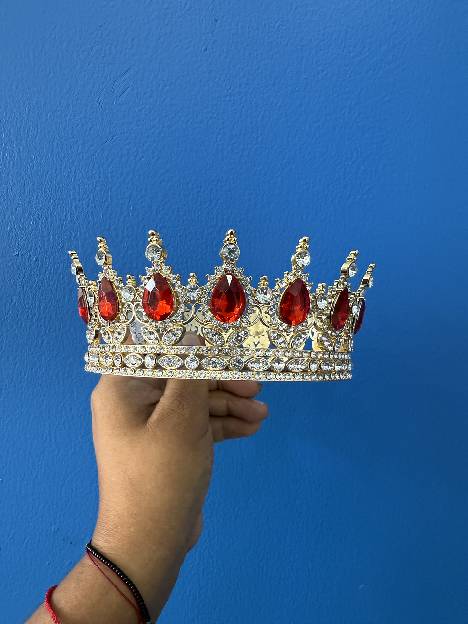 Corona en bisutería para decorar pastel  5