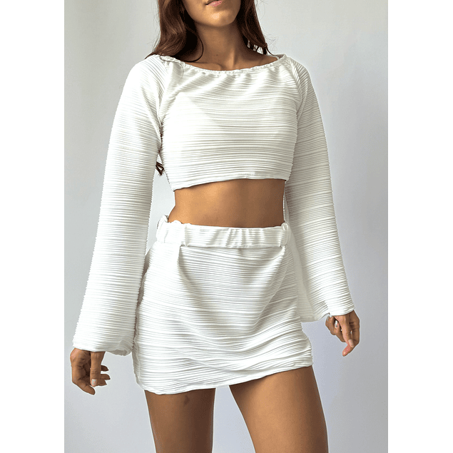 SET CROP TOP MANGA LARGA + FALDA TEXTURIZADO