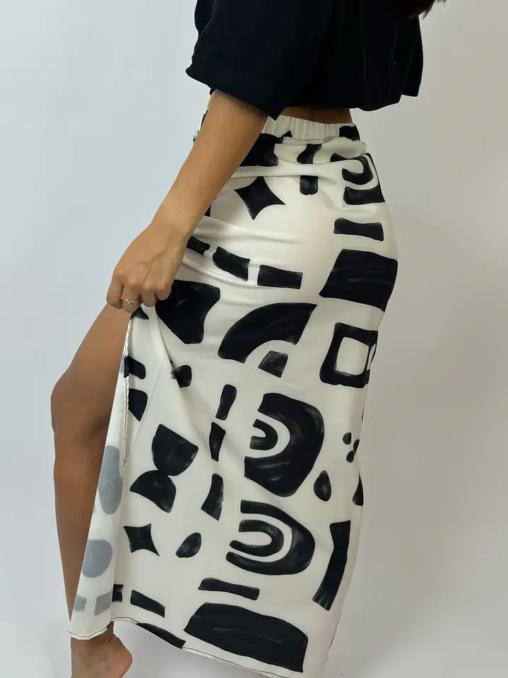 FALDA LARGA PRINT NEGRO 4