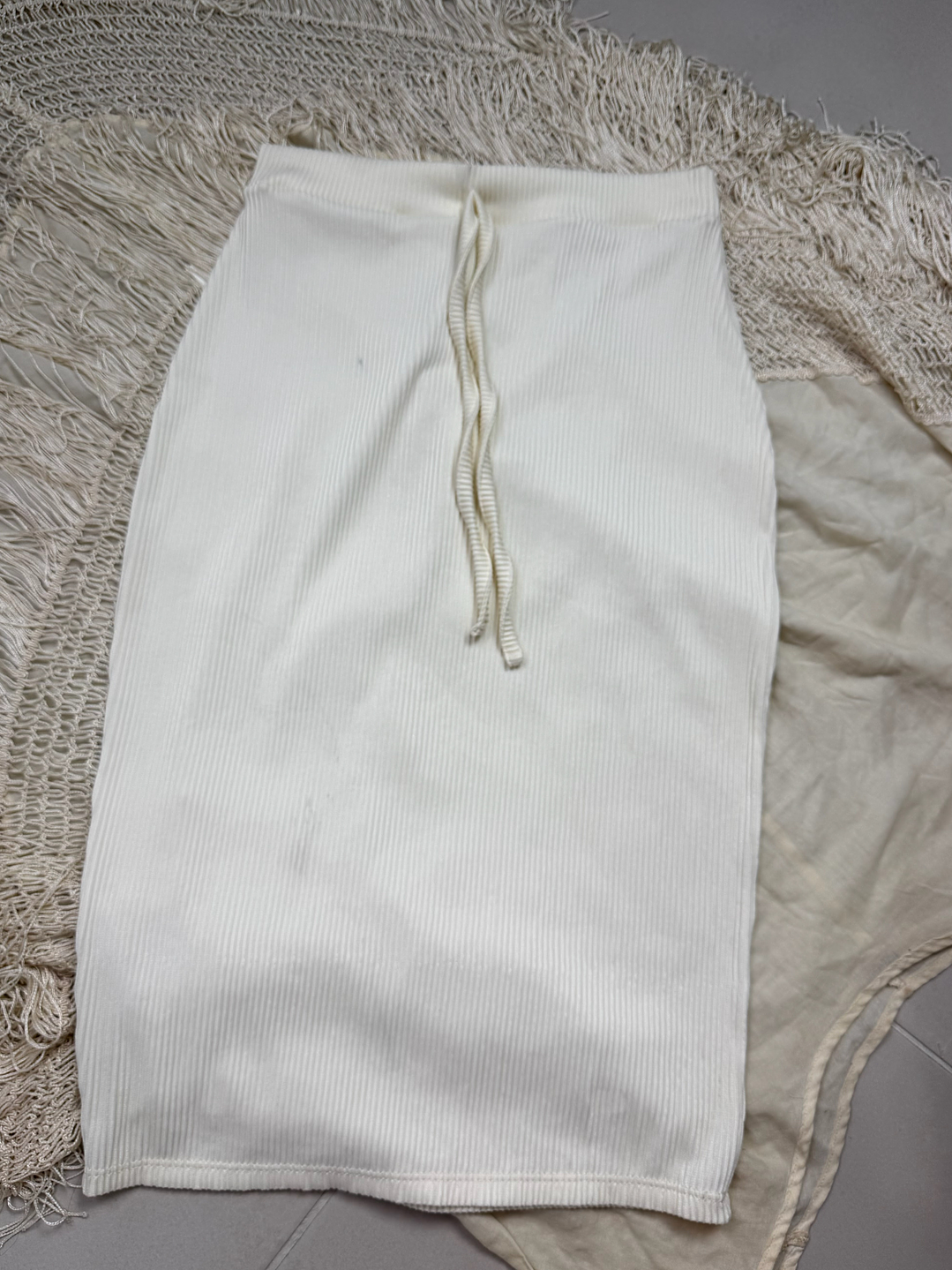 BAZAR FALDA MEDIA PIERNA MARFIL IMP 2