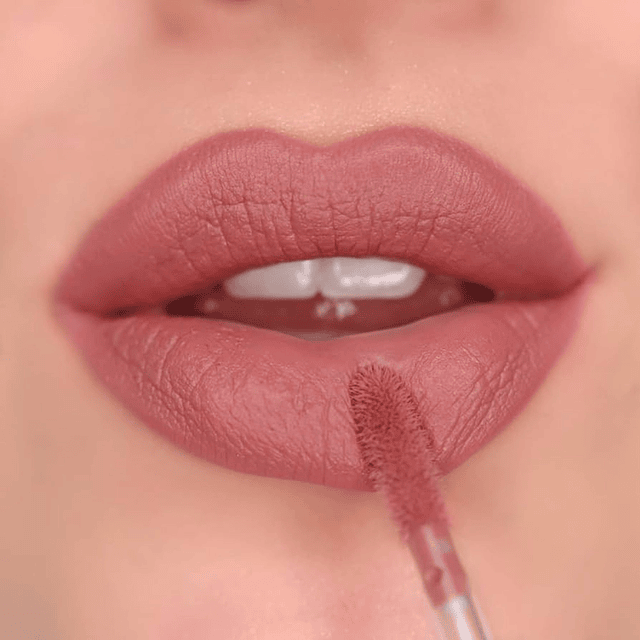 Labial Liquido Revolution Lip Creme - Caramel Syrup.