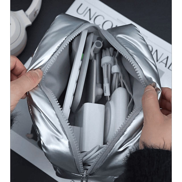 Caja de 12 Cosmetiqueros Brillantes Acolchados Premium Misucka (Venta unitario y Colores Surtidos) - AU95