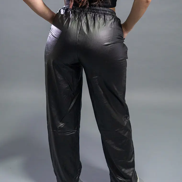 PANTALÓN ECOCUERO INTERIOR MICROPOLAR 3