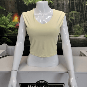 Top com almofadas no peito