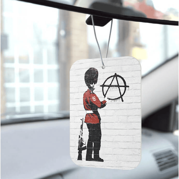 Ambientador para carro Banksy’s Graffiti, “Anarchist Guard” 3