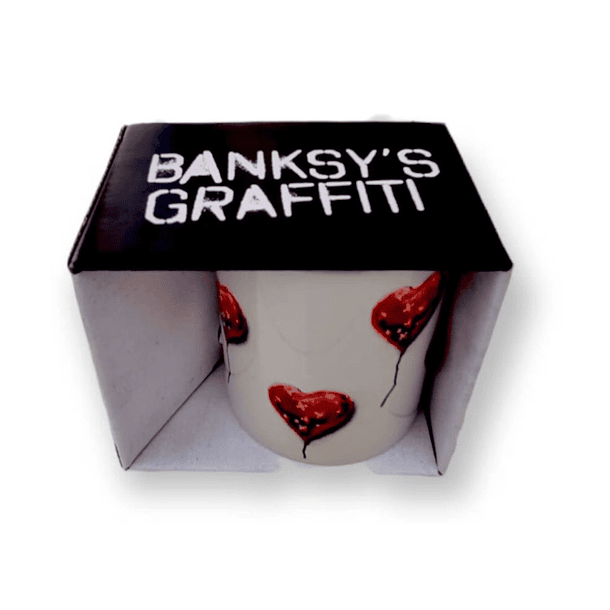 Caneca Banksy’s Graffiti “Bandaged Heart” 4
