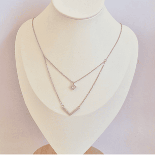 Collar Doble con Brillo Plateado