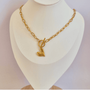 Collar Cadena Dorada con Corazón