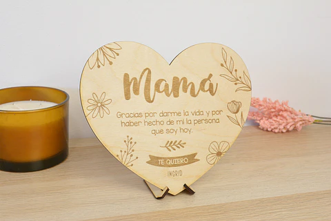 Corazón floral con dedicación para para Mamá🌺