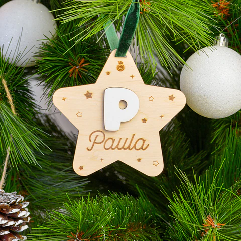 Adorno de Navidad en forma de estrella con inicial