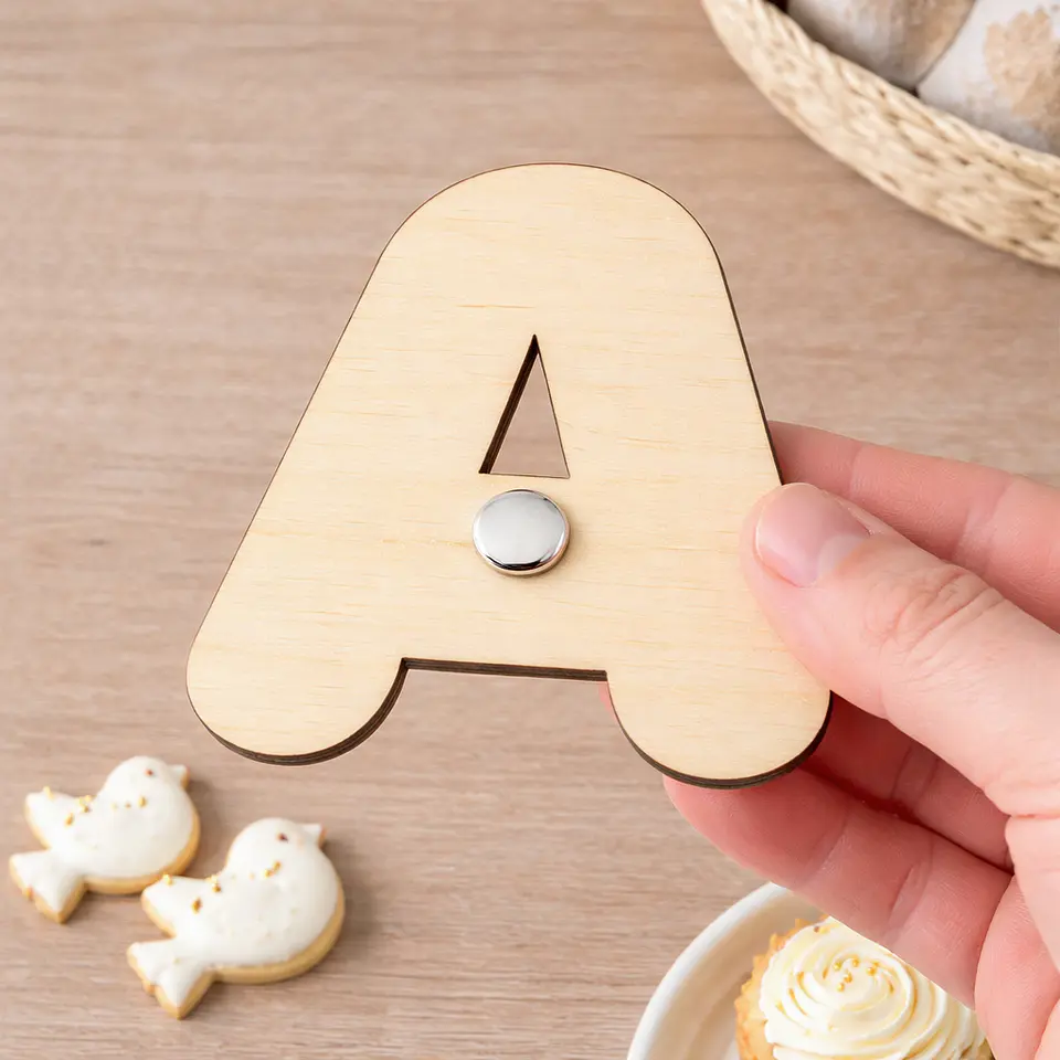 Inicial madera con imán 4
