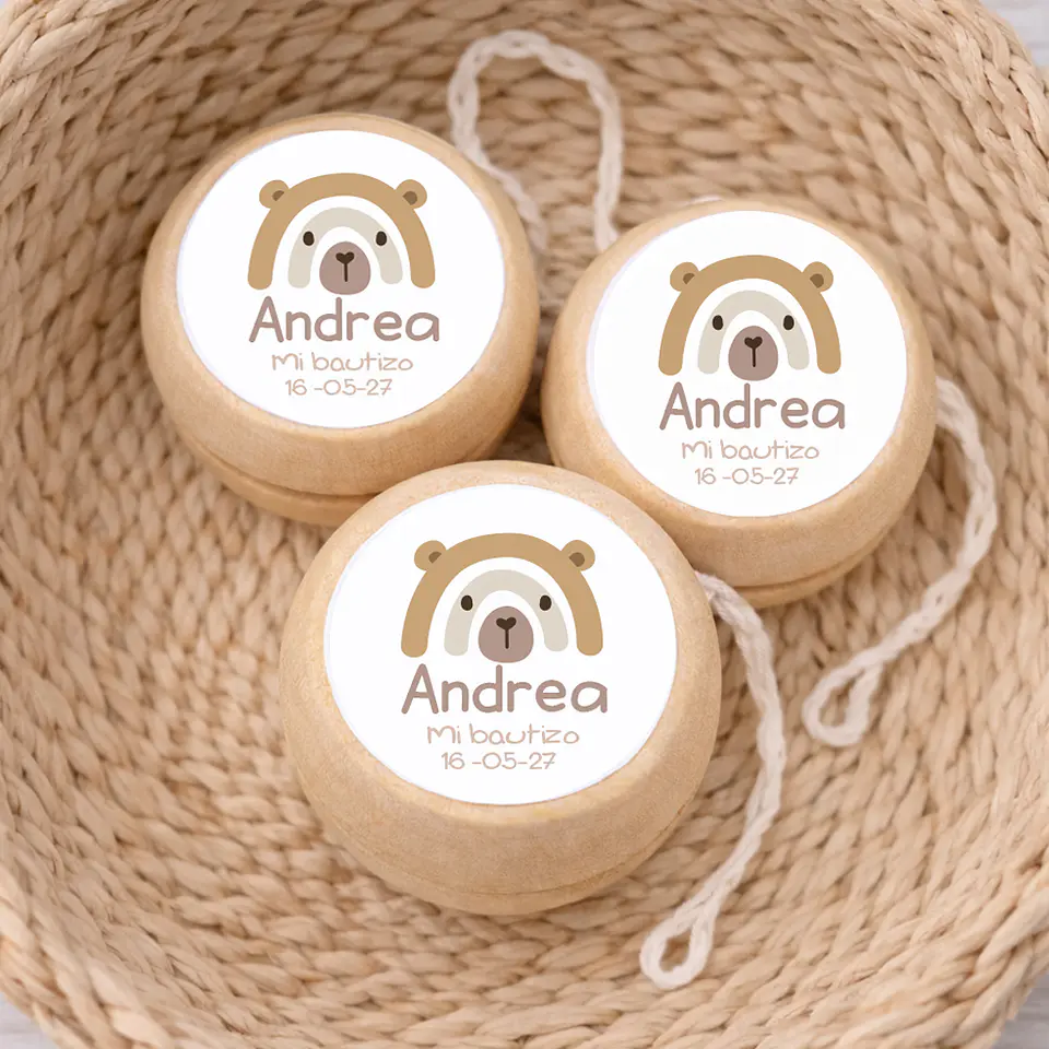 Yoyó de madera personalizado con adhesivo 2
