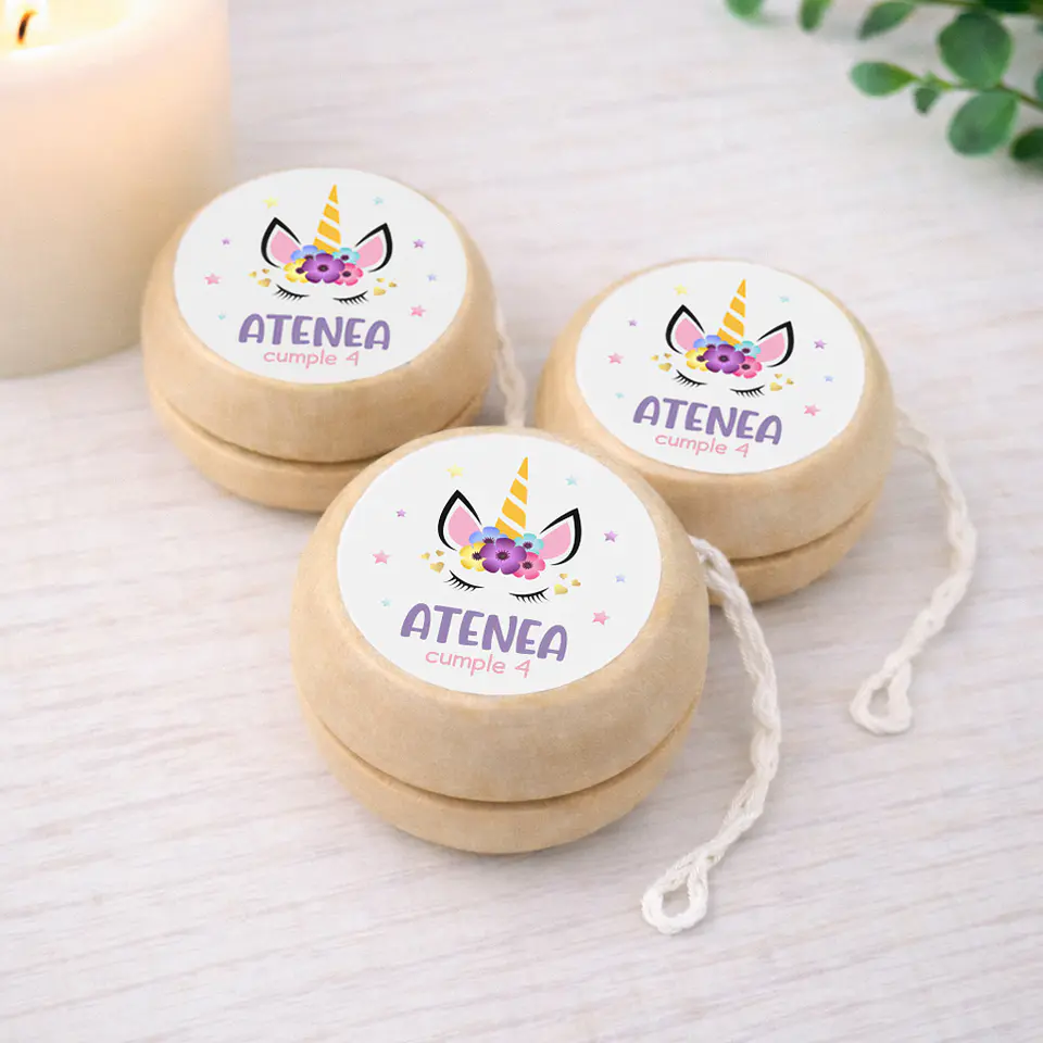 Yoyó de madera personalizado con adhesivo 1