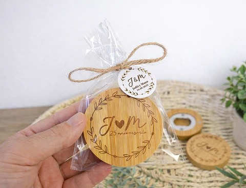 Abridor de bambú grabado para Bodas