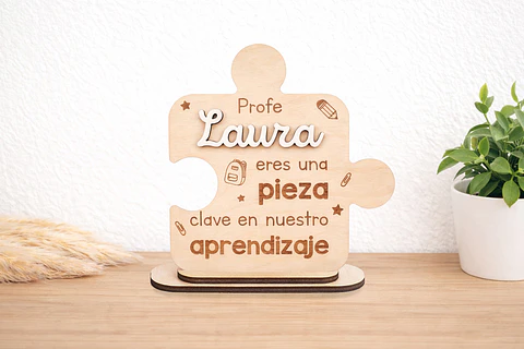 Placa de madera personalizada en forma de puzzle