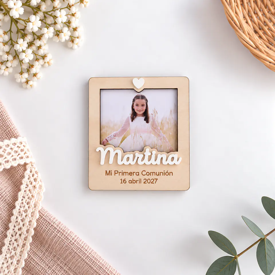 Imán Polaroid de madera personalizado con nombre en metacrilato 8