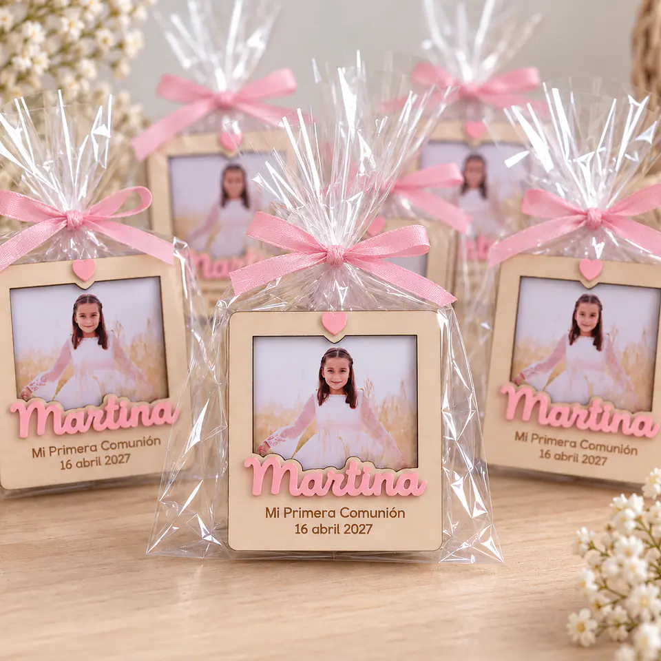 Imán Polaroid de madera personalizado con nombre en metacrilato 6
