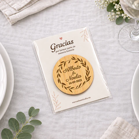 Abridor de bambú grabado para Bodas