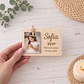 Mini portafotos de madera personalizado con imán y pinza - Miniatura 3