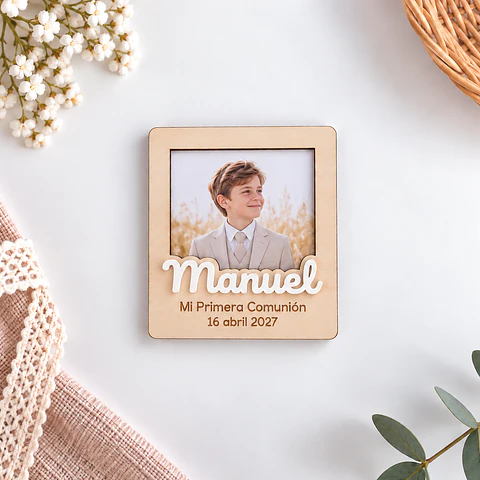 Imán Polaroid de madera personalizado con nombre en metacrilato
