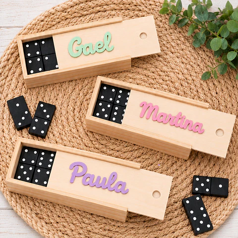 Dominó personalizado con nombre en metacrilato de color