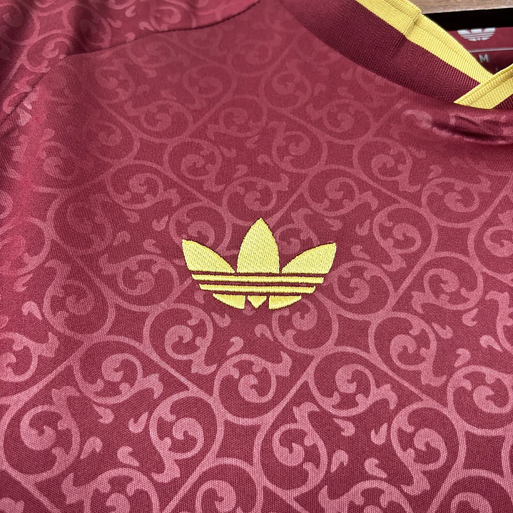 CAMISETA ESPANHA 26/27 EDIÇÃO ESPECIAL - Grená e Dourada 2