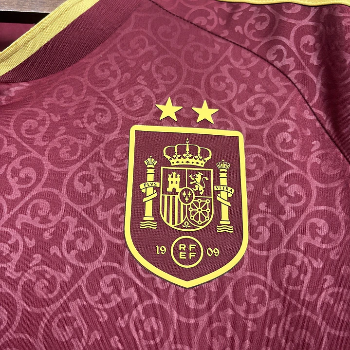 CAMISETA ESPANHA 26/27 EDIÇÃO ESPECIAL - Grená e Dourada 3