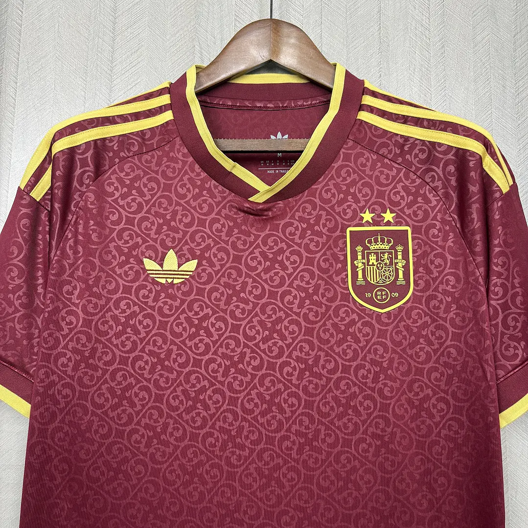 CAMISETA ESPANHA 26/27 EDIÇÃO ESPECIAL - Grená e Dourada 4