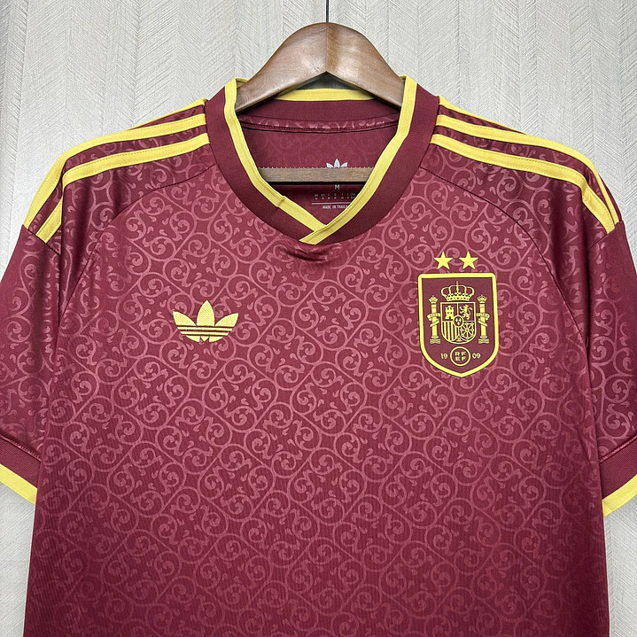 CAMISETA ESPANHA 26/27 EDIÇÃO ESPECIAL - Grená e Dourada 4