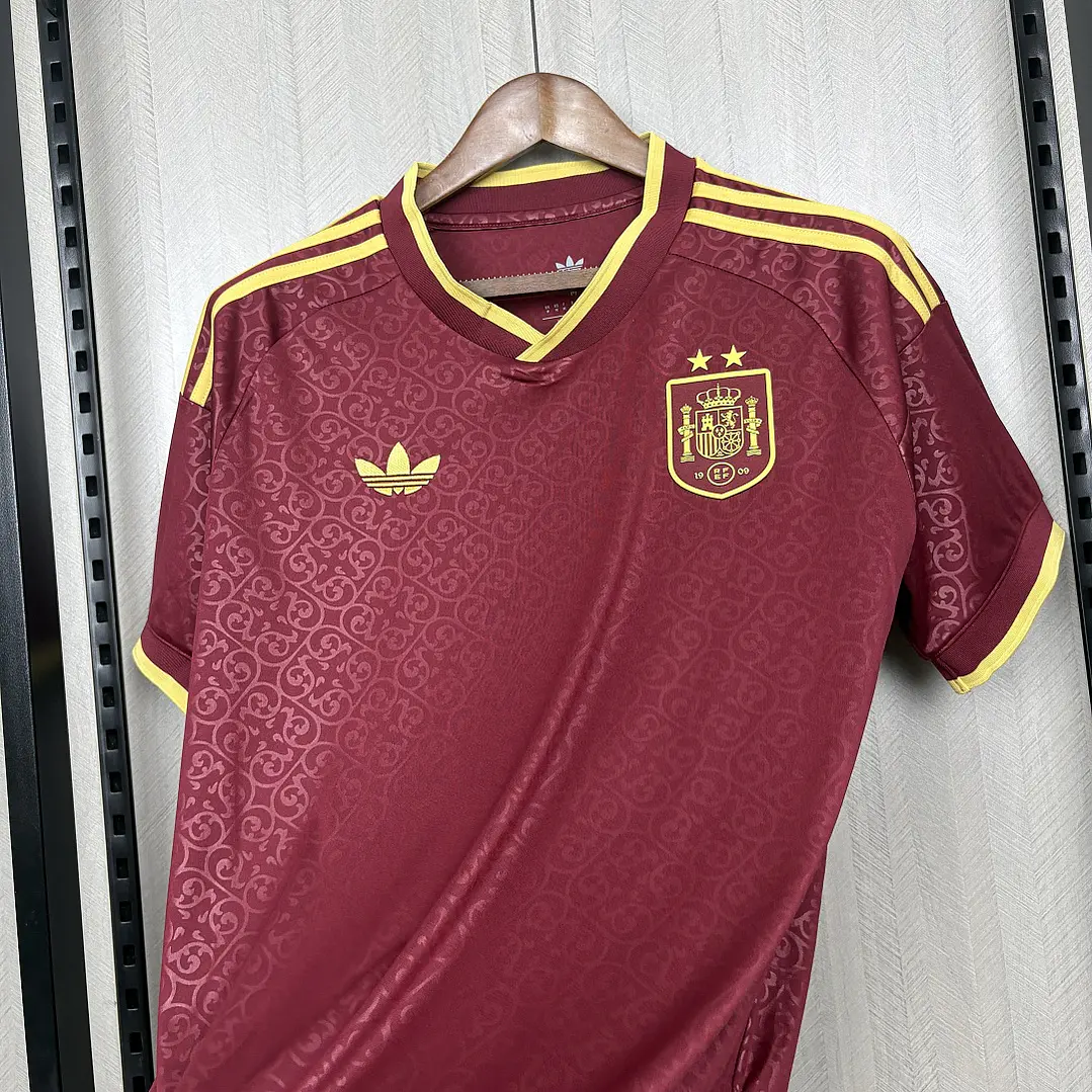 CAMISETA ESPANHA 26/27 EDIÇÃO ESPECIAL - Grená e Dourada 5