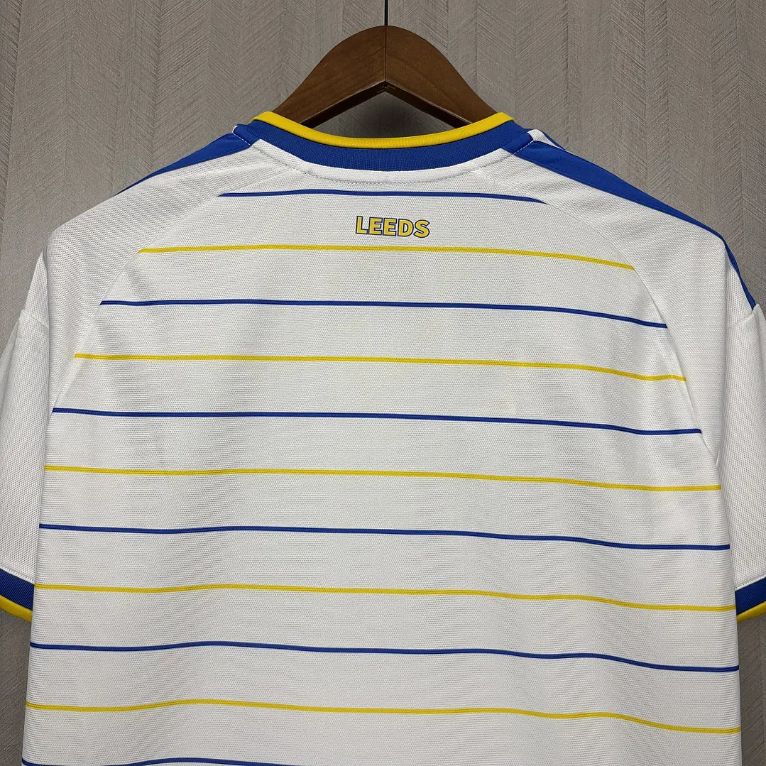 CAMISA LEEDS UNITED 26/27 FORA - Branca Listrada 9