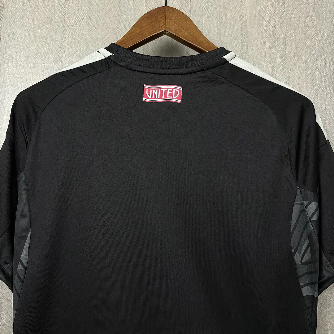CAMISA MANCHESTER UNITED 26/27 TREINO - Preta 9