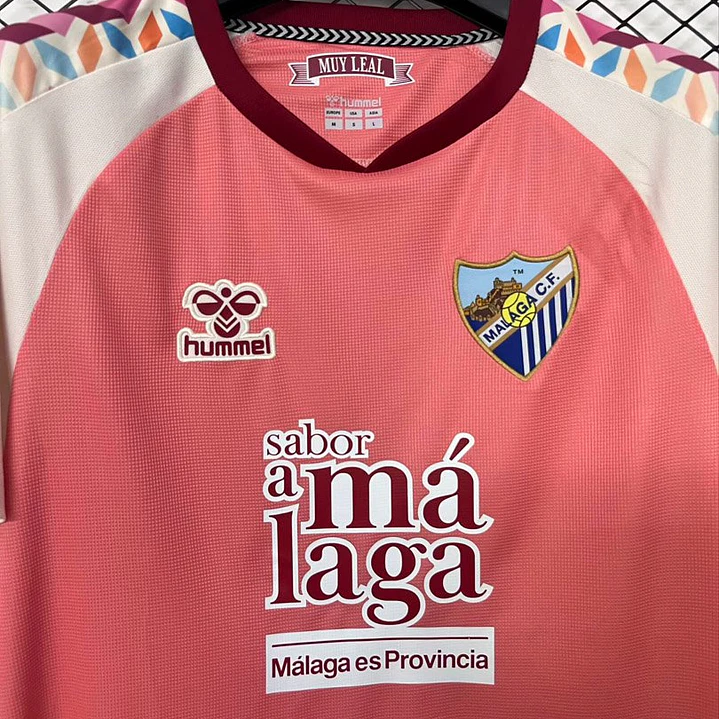 CAMISA MÁLAGA CF 26/27 VISITANTE - Rosa e Branca 2
